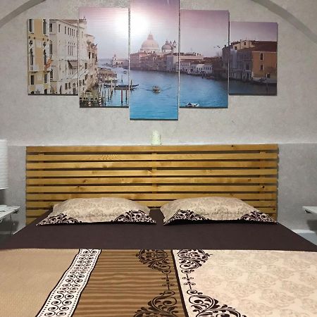 Large Apartment City Centre ブカレスト エクステリア 写真