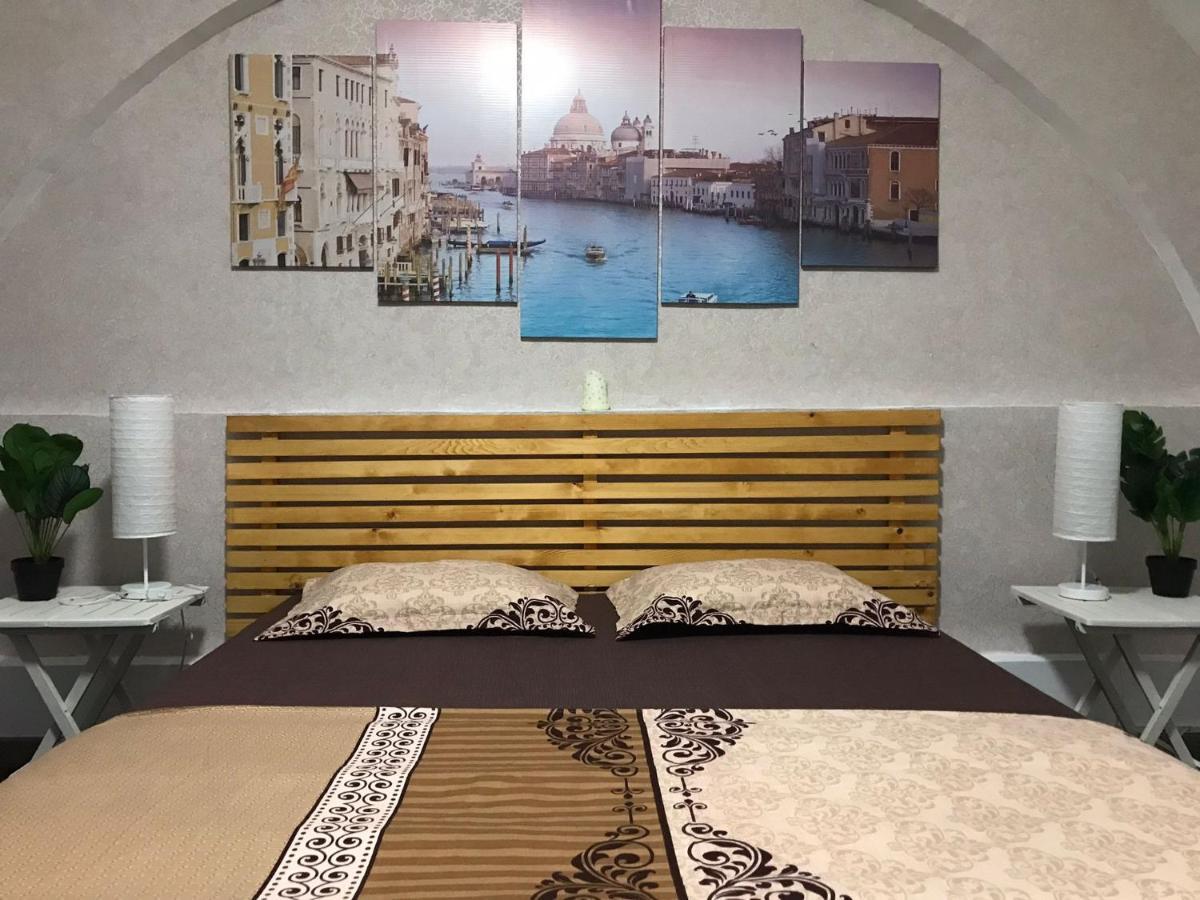 Large Apartment City Centre ブカレスト エクステリア 写真