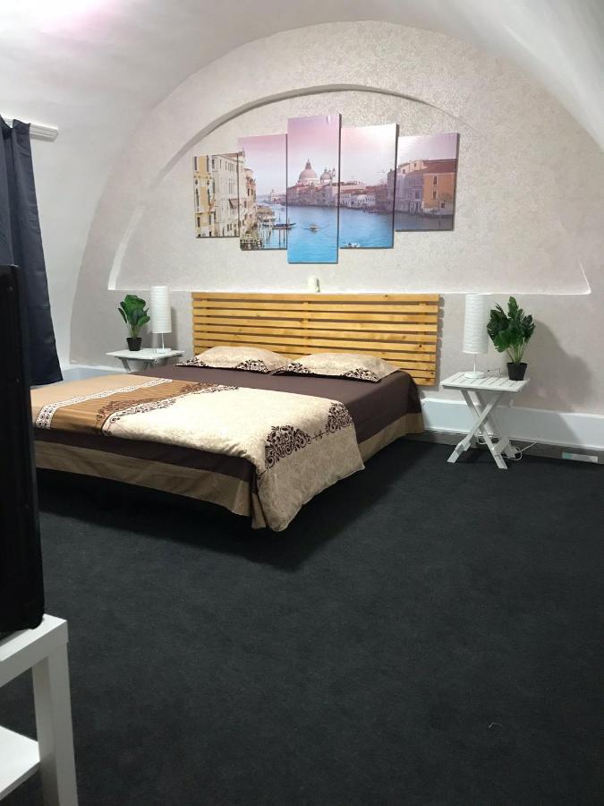 Large Apartment City Centre ブカレスト エクステリア 写真