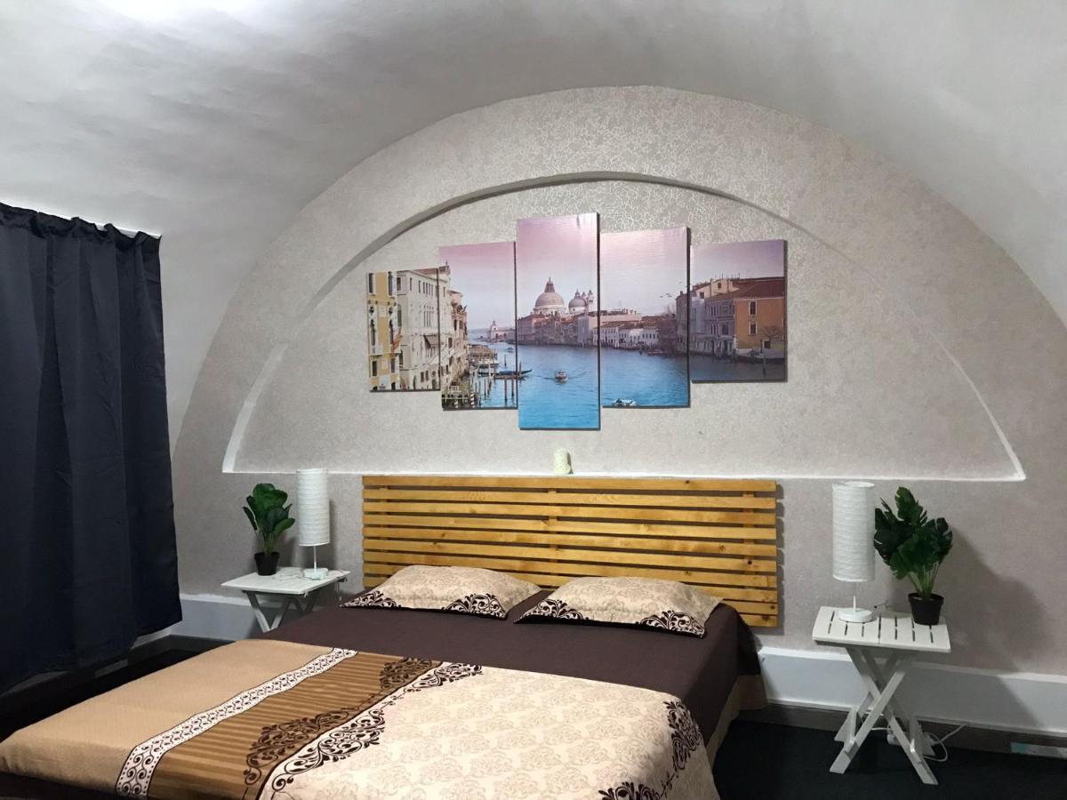 Large Apartment City Centre ブカレスト エクステリア 写真