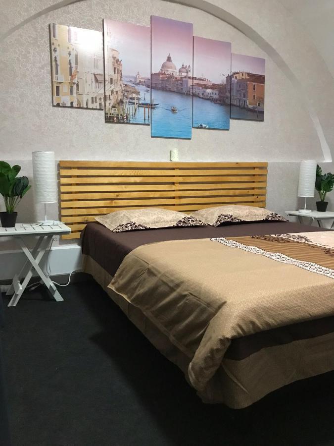 Large Apartment City Centre ブカレスト エクステリア 写真