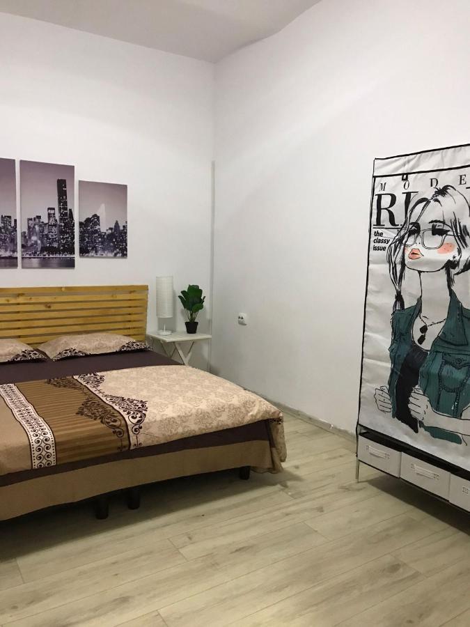Large Apartment City Centre ブカレスト エクステリア 写真