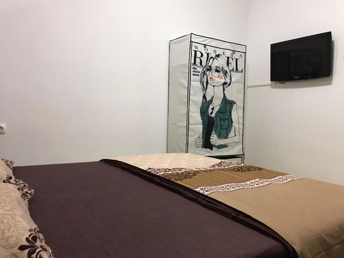 Large Apartment City Centre ブカレスト エクステリア 写真