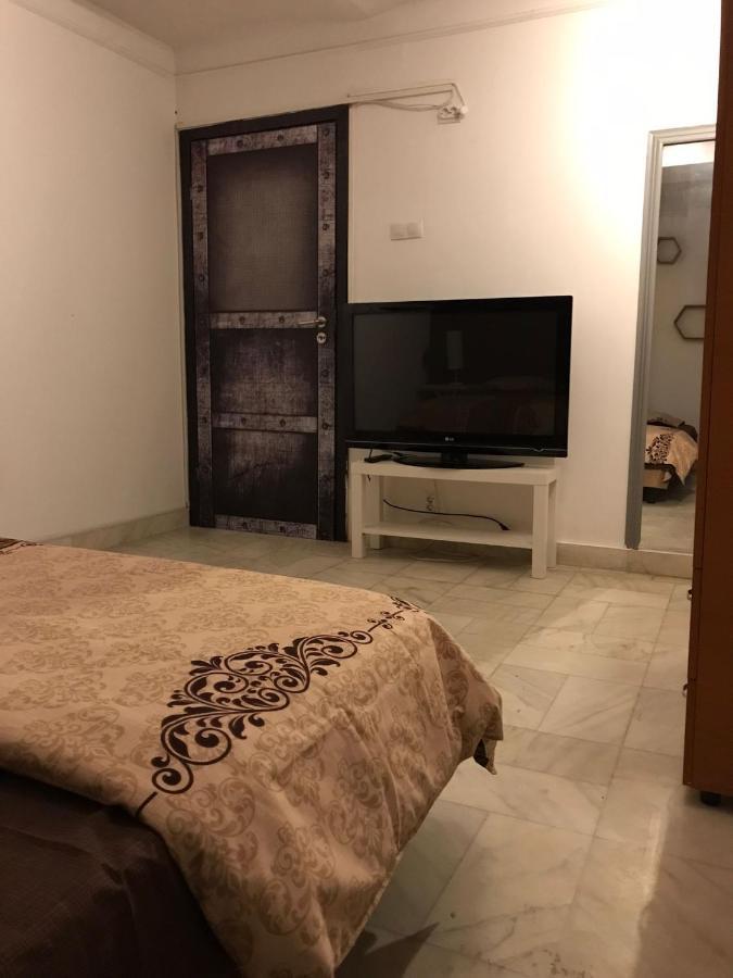 Large Apartment City Centre ブカレスト エクステリア 写真